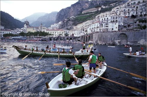 ITALY - AMALFI (SA)
Regata Storica delle Antiche Repubbliche Marinare
(si svolge ad Amalfi ogni 4 anni - l'ultima  stata nel 2001)
festeggiamenti alla fine della gara