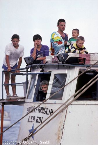 ITALY - AMALFI (SA)
Regata Storica delle Antiche Repubbliche Marinare
(si svolge ad Amalfi ogni 4 anni - l'ultima  stata nel 2001)
i tifosi