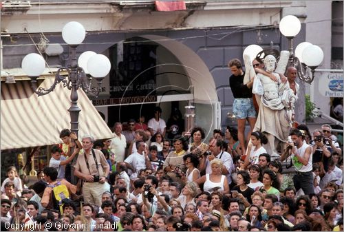 ITALY - AMALFI (SA)
Regata Storica delle Antiche Repubbliche Marinare
(si svolge ad Amalfi ogni 4 anni - l'ultima  stata nel 2001)
gli spettatori