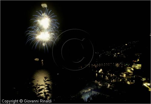 ITALY - AMALFI (SA)
Regata Storica delle Antiche Repubbliche Marinare
(si svolge ad Amalfi ogni 4 anni - l'ultima  stata nel 2001)
fuochi d'artificio