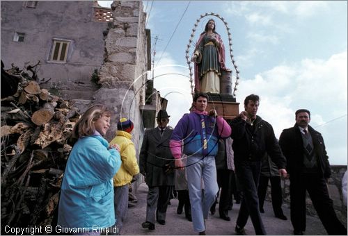 ITALY - LAMA DEI PELIGNI (CH) - Ballo della pupa (26 dicembre) - processione di Santa Barbara