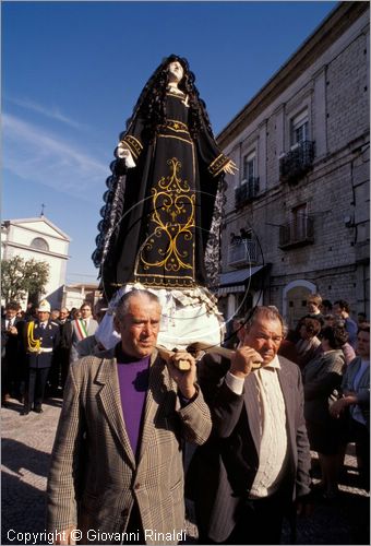 ITALY - BARILE (PZ)
Sacra Rappresentazione della Via Crucis (Venerd Santo)
la statua della Madonna Addolorata