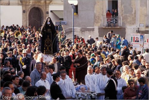 ITALY - BARILE (PZ)
Sacra Rappresentazione della Via Crucis (Venerd Santo)
la statua della Madonna Addolorata