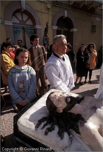 ITALY - BARILE (PZ)
Sacra Rappresentazione della Via Crucis (Venerd Santo)
la statua della Cristo Morto