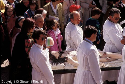 ITALY - BARILE (PZ)
Sacra Rappresentazione della Via Crucis (Venerd Santo)
la statua della Cristo Morto