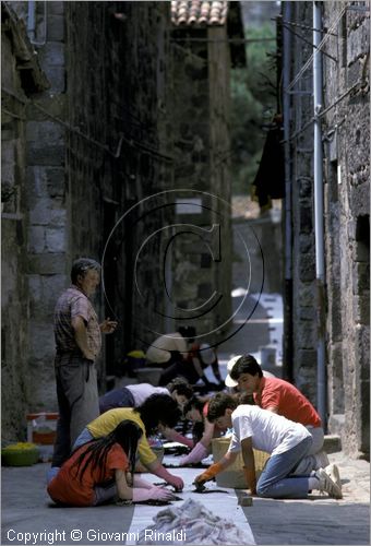 ITALY - BOLSENA (VT)
Infiorata e Processione del Corpus Domini
preparazione