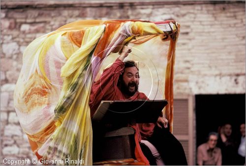 ITALY - ASSISI (PG)
Calendimaggio (primi di maggio)
La citt rivive l'epoca medievale per celebrare il ritorno della primavera