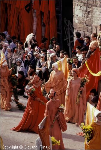 ITALY - ASSISI (PG)
Calendimaggio (primi di maggio)
La citt rivive l'epoca medievale per celebrare il ritorno della primavera