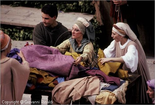 ITALY - ASSISI (PG)
Calendimaggio (primi di maggio)
La citt rivive l'epoca medievale per celebrare il ritorno della primavera