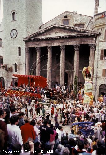 ITALY - ASSISI (PG)
Calendimaggio (primi di maggio)
La citt rivive l'epoca medievale per celebrare il ritorno della primavera