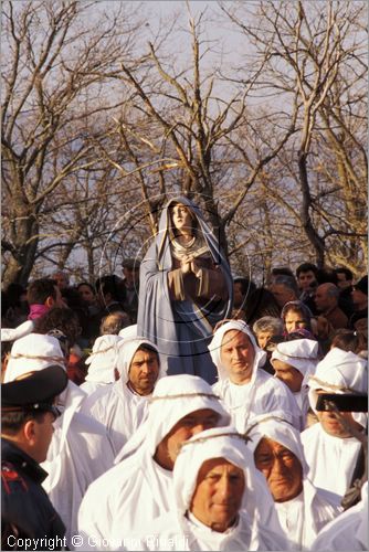 ITALY - CALITRI (AV)
Processione delle croci a spalla al Monte Calvario (Venerd Santo)
sulla sommit del Monte la processione comincia la discesa