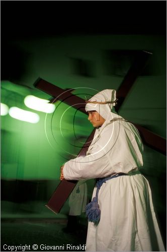 ITALY - CALITRI (AV)
Processione delle croci a spalla al Monte Calvario (Venerd Santo)
inizio della processione nel paese prima dell'alba