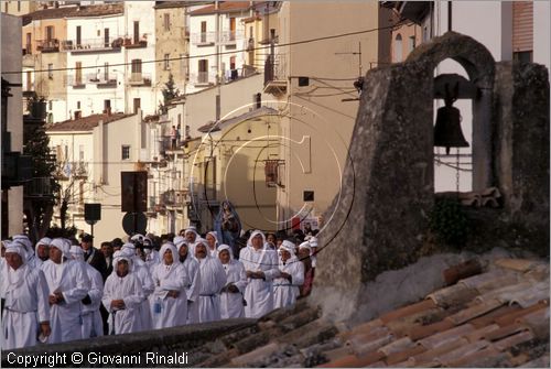 ITALY - CALITRI (AV)
Processione delle croci a spalla al Monte Calvario (Venerd Santo)
rientro della processione nel paese