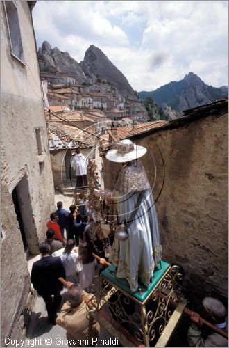 ITALY - CASTELMEZZANO (PZ)
Festa di San Vito (15 giugno)
la processione per le vie del paese con la statua di San Vito accompagnata da quella di Sant'Antonio e dal patrono San Rocco