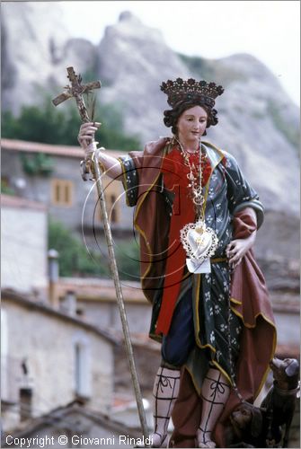 ITALY - CASTELMEZZANO (PZ)
Festa di San Vito (15 giugno)
la processione per le vie del paese con la statua di San Vito accompagnata da quella di Sant'Antonio e dal patrono San Rocco