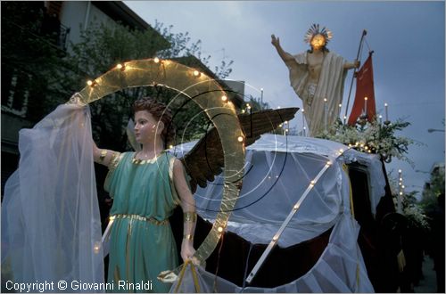 ITALY - SAN CATALDO (CL)
Sfilata degli Apostoli Giganti (Domenica di Pasqua)