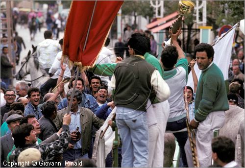 ITALY - CHIEUTI (FG)
Corsa dei Carri trainati dai buoi (21-23 aprile)
festeggiamenti della vittoria