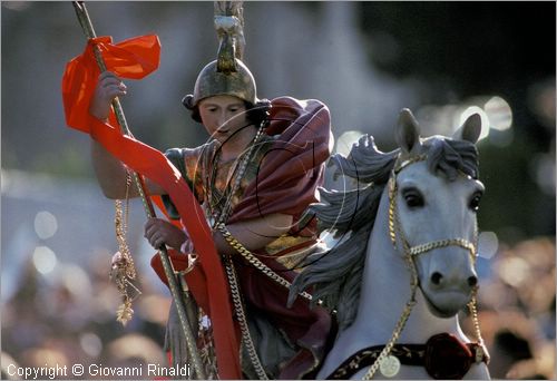 ITALY - CHIEUTI (FG)
Corsa dei Carri trainati dai buoi (21-23 aprile)
Processione di San Giorgio