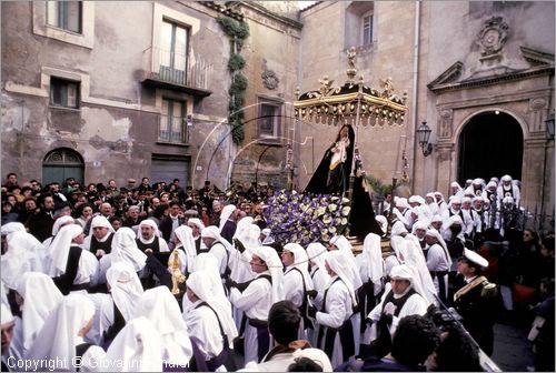 ITALY - ENNA
Venerd Santo
processione delle confraternite, fercolo della Madonna Addolorata