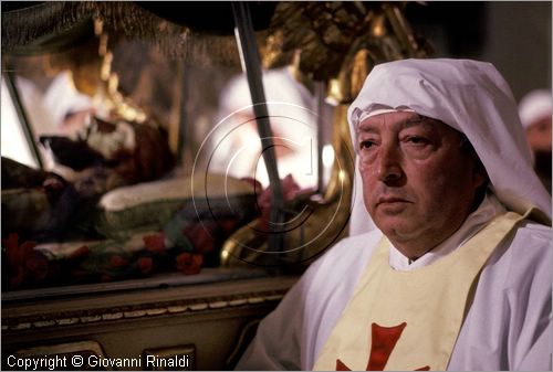 ITALY - ENNA
Venerd Santo
Processione delle confraternite a fianco all'urna del Cristo Morto