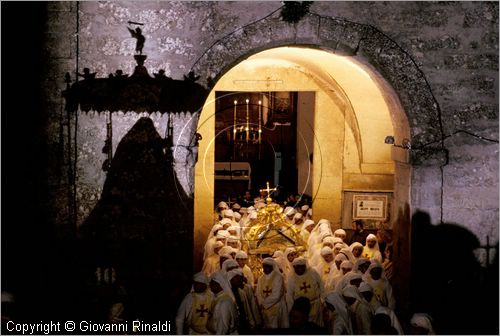 ITALY - ENNA
Venerd Santo
Visita al cimitero durante la processionecon l'urna del Cristo Morto e il fercolo della Madonna Addolorata