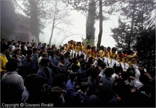 ITALY - GUBBIO (PG)
Festa della Corsa dei Ceri (15 maggio)
la prima domenica di maggio la discesa dei ceri dal santuario di Sant'Ubaldo verso la citt con i bambini sopra