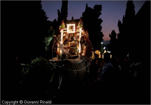 ITALY - LARINO (CB)
Sagra di San Pardo "Carrese" (25-27 maggio)
sfilata di carri addobbati con fiori di carta colorata.
La carrese ricorda un episodio dell842, quando i Larinesi riuscirono ad impossessarsi delle reliquie di San Pardo.