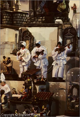 ITALY - NAPOLI - Via di San Gregorio Armeno con gli artigiani che vendono i presepi durante il natale