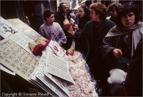 ITALY - NAPOLI - Via di San Gregorio Armeno con gli artigiani che vendono i presepi durante il natale