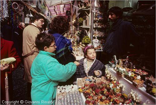 ITALY - NAPOLI - Via di San Gregorio Armeno con gli artigiani che vendono i presepi durante il natale