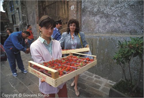 ITALY - NEMI (RM)
Sagra della Fragola (giugno)