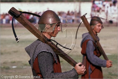 ITALY - ORIA (BR)
Corteo Storico di Federico II e Torneo dei Rioni (prima decade di agosto)
rievocazione del 10 Agosto del 1225 quando Federico II giunse in Oria con la sua corte per attendere la promessa sposa, Isabella di Brienne