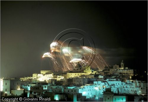 ITALY - OSTUNI (BR)
Cavalcata di Sant'Oronzo (26 agosto)
fuochi artificiali