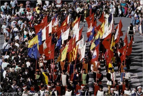 ITALY - SIENA
Il Palio (2 luglio e 16 agosto)
Corteo Storico in piazza Duomo, 67 Vessilliferi recanti le insegne delle citt dell'Antico Stato Senese