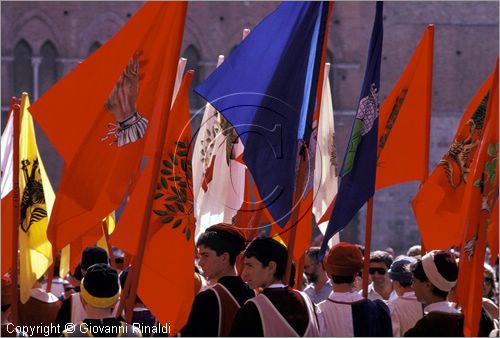 ITALY - SIENA
Il Palio (2 luglio e 16 agosto)
Corteo Storico in piazza Duomo, 67 Vessilliferi recanti le insegne delle città dell'Antico Stato Senese