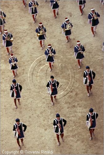 ITALY - SIENA
Il Palio (2 luglio e 16 agosto)
Corteo Storico nel Campo alla Fonte Gaia, 18 Trombetti con chiarine d'argento e 30 Musici di Palazzo