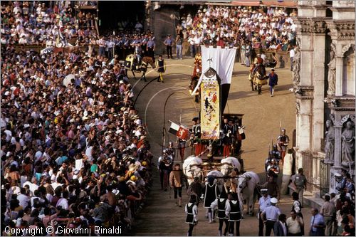 ITALY - SIENA
Il Palio (2 luglio e 16 agosto)
al termine del Corteo Storico il Carroccio con il palio compie il giro del Campo