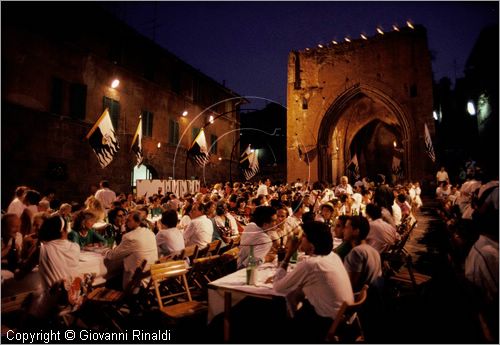 ITALY - SIENA
Il Palio (2 luglio e 16 agosto)
cena propiziatoria in contrada la sera prima della corsa