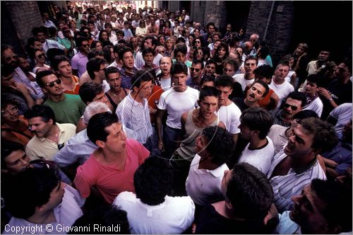 ITALY - SIENA
Il Palio (2 luglio e 16 agosto)
contradaioli che cantano per le vie della citt