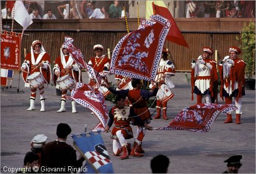 ITALY - PISTOIA
Giostra dell'Orso (25 luglio)
sbandieratori