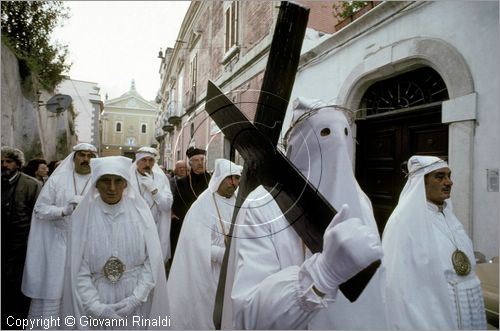 ITALY - ISOLA DI PROCIDA (NA)
Processione dei Misteri del Venerd Santo
il Gioved Santo la Confraternita dei Bianchi sfila in processione