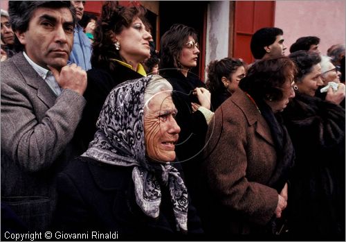 ITALY - ISOLA DI PROCIDA (NA)
Processione dei Misteri del Venerd Santo
commozione di una donna anziana al passaggio del Cristo Morto