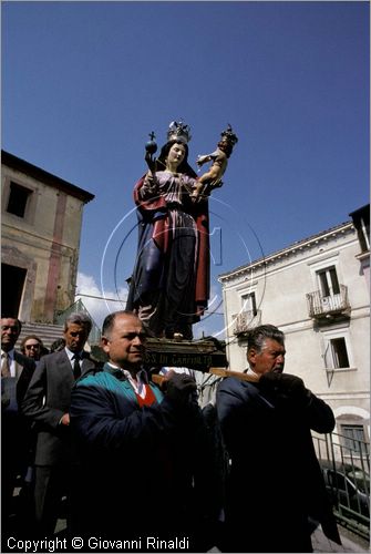 ITALY - RAPINO (CH)
Festa delle Verginelle (prima domenica di maggio)
processione con la statua della Madonna