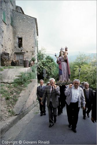 ITALY - RAPINO (CH)
Festa delle Verginelle (prima domenica di maggio)
processione con la statua della Madonna