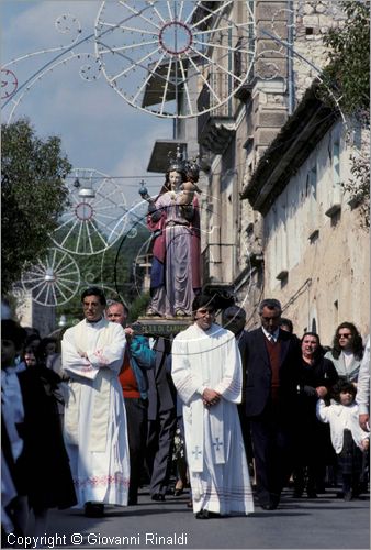 ITALY - RAPINO (CH)
Festa delle Verginelle (prima domenica di maggio)
processione con la statua della Madonna