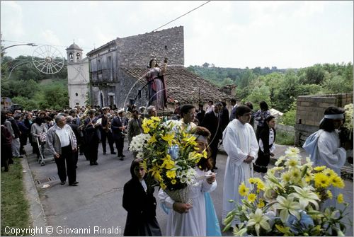 ITALY - RAPINO (CH)
Festa delle Verginelle (prima domenica di maggio)
processione