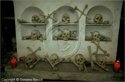 ITALY - ROMA - San Bartolomeo all'Isola Tiberina
Festa dei Morti (2 novembre)