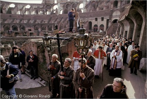ITALY - ROMA
Via Crucis della Confraternita dei Sacconi all'interno del Colosseo (Settimana Santa)