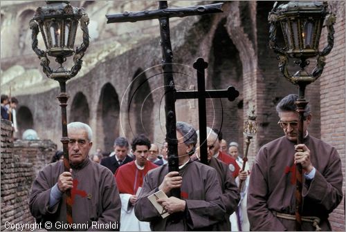 ITALY - ROMA
Via Crucis della Confraternita dei Sacconi all'interno del Colosseo (Settimana Santa)