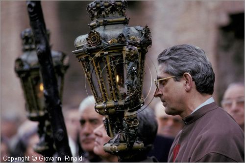 ITALY - ROMA
Via Crucis della Confraternita dei Sacconi all'interno del Colosseo (Settimana Santa)